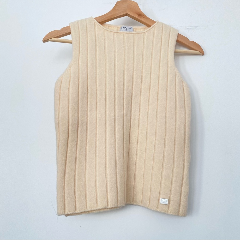 Classic Chanel Sleeveless Ribbed cropped Wool Blend  Knit Top🤍